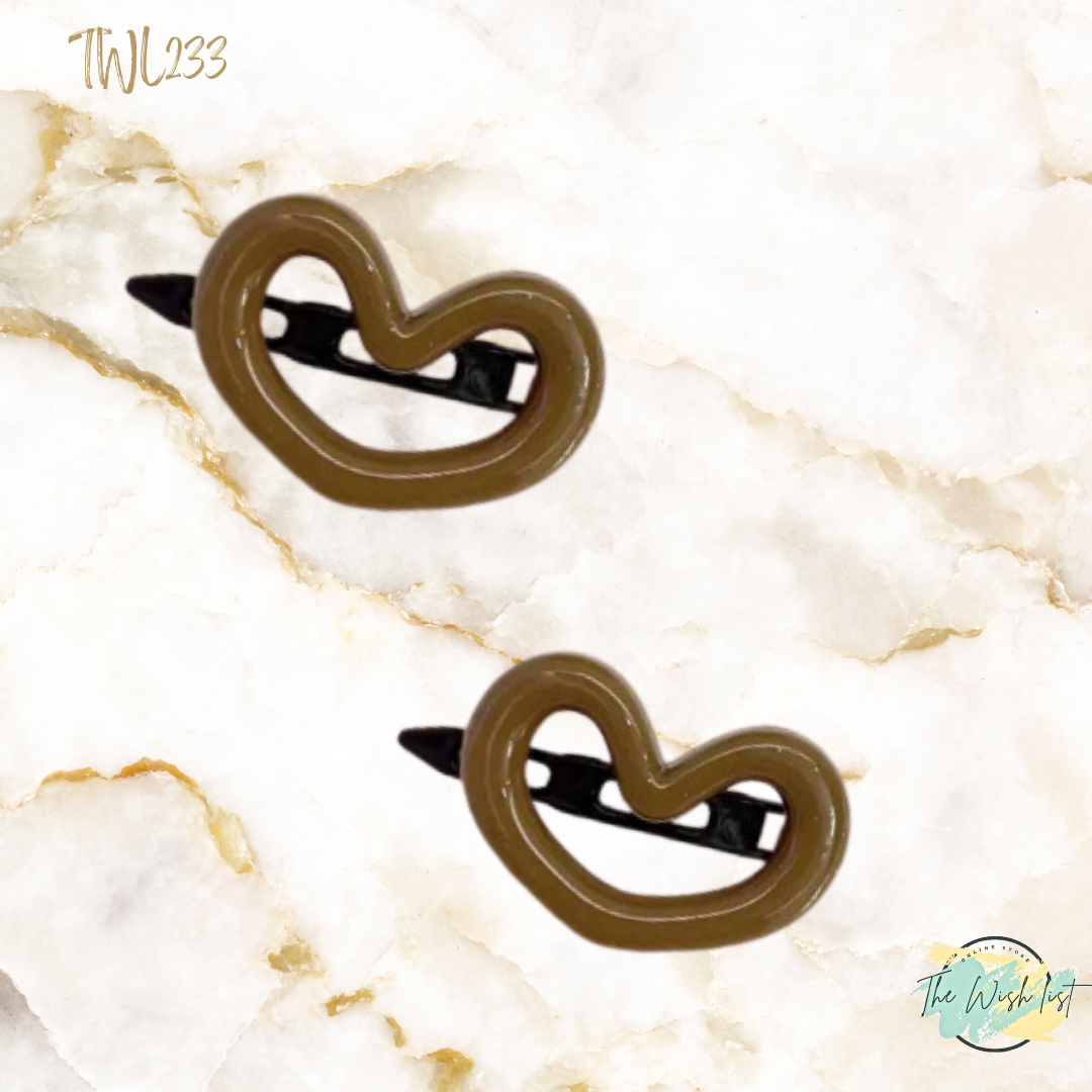 2Pce Plastic Heart shape hair clips for everyday use