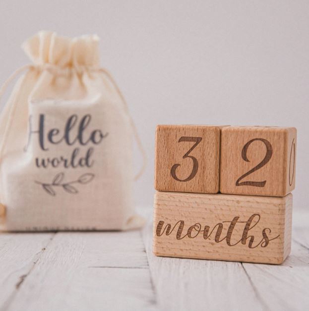 Newborn Baby Milestone Blocks, Safe Wooden Growing Baby Age Blocks, Memory & Shower Gift, 0-12 Months, 8cm X 4cm