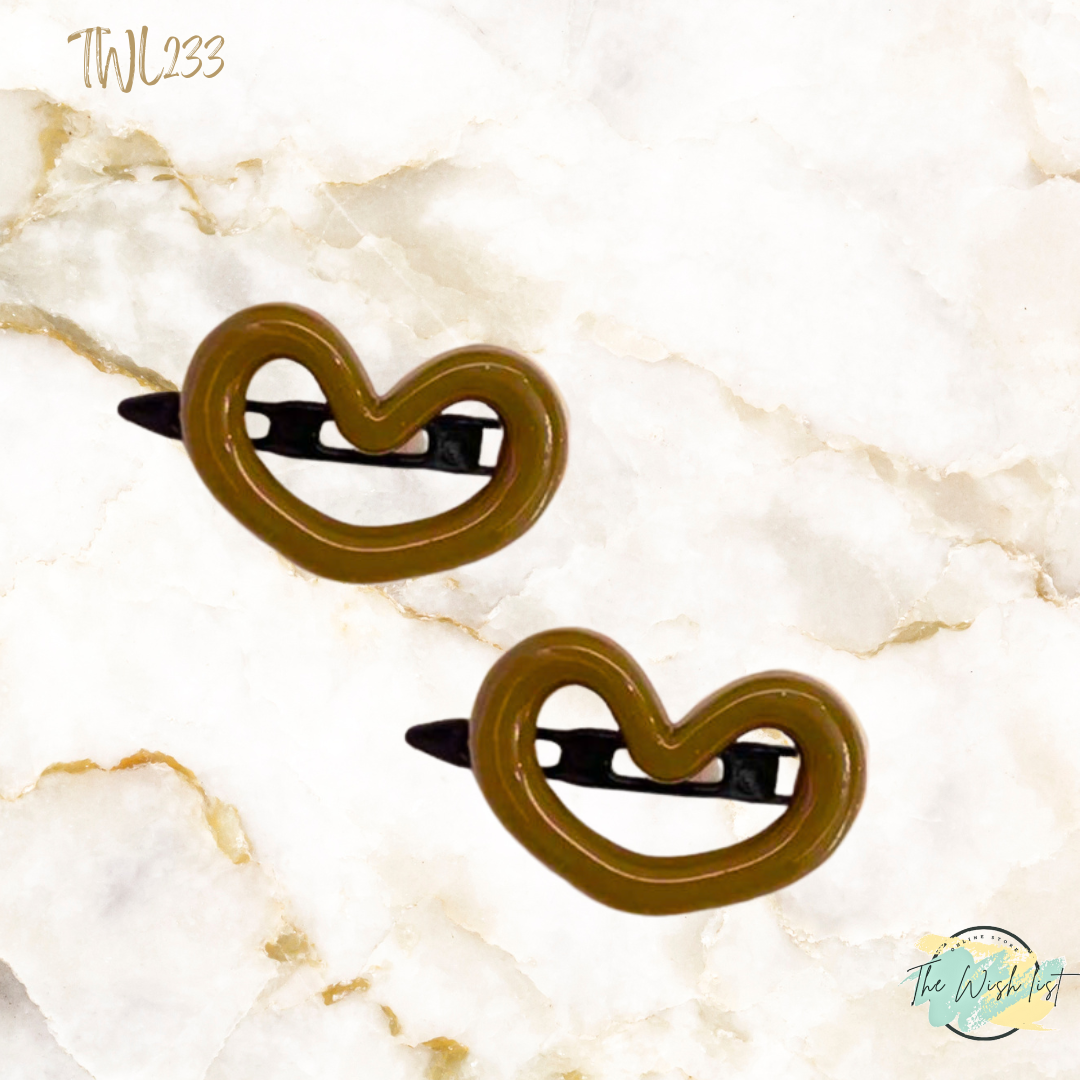 2Pce Plastic Heart shape hair clips for everyday use