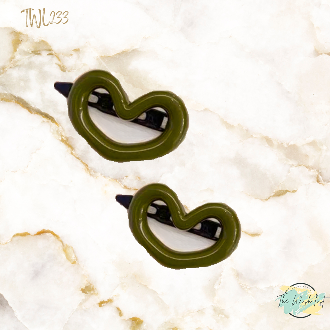 2Pce Plastic Heart shape hair clips for everyday use