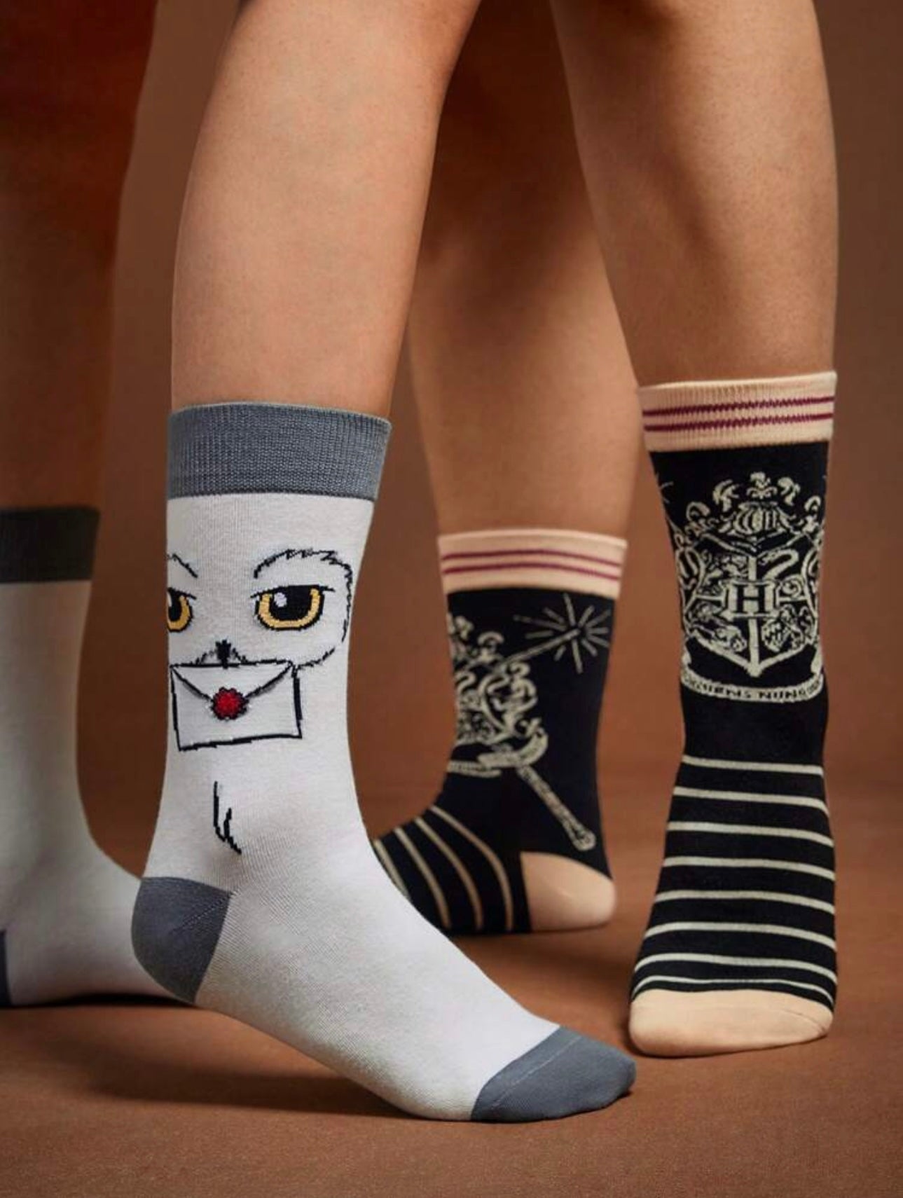 HARRY POTTER 2 Pairs Breathable Soft Mid-Calf Socks, Hogwarts Hedwig Owl Design