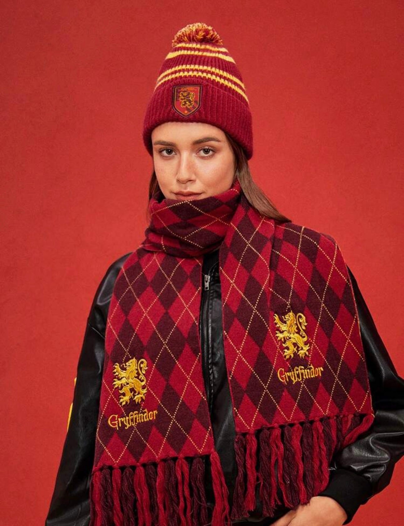 HARRY POTTER Argyle Print Thick & Warm Tassel Scarf With Gryffindor Embroidered Design