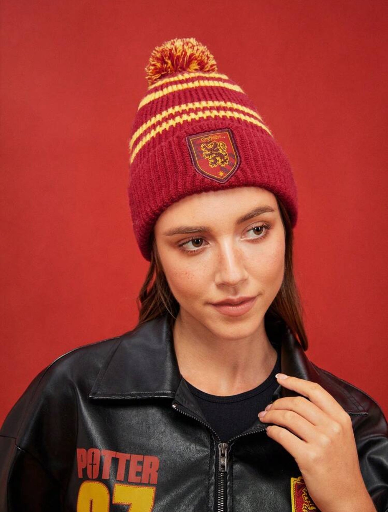 HARRY POTTER Winter Embroidered Badge Striped Fuzzy Pom Pom Beanie Hat