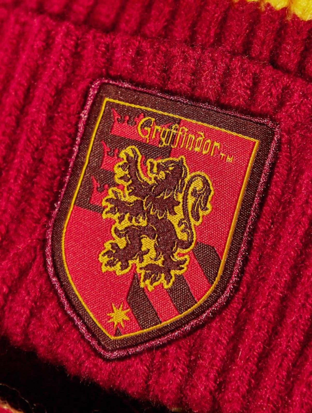HARRY POTTER Winter Embroidered Badge Striped Fuzzy Pom Pom Beanie Hat