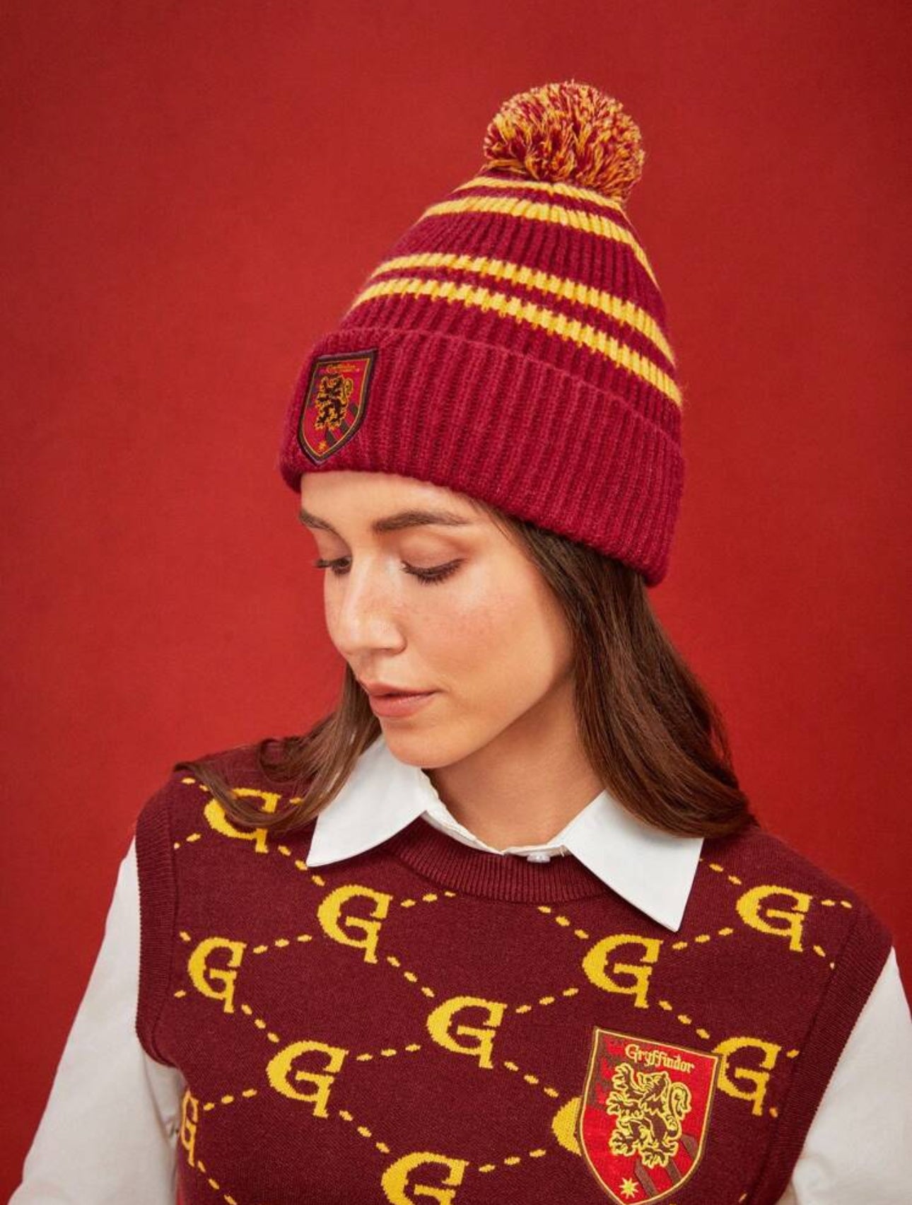 HARRY POTTER Winter Embroidered Badge Striped Fuzzy Pom Pom Beanie Hat