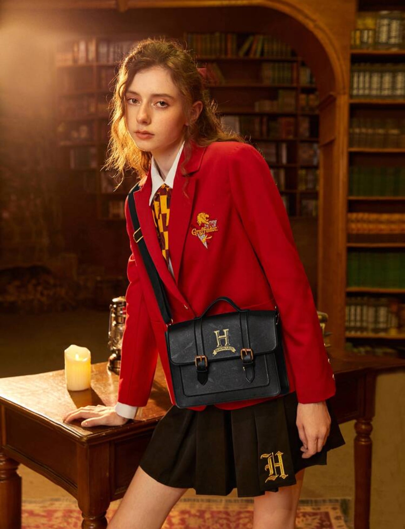 HARRY POTTER Harry Potter Hogwarts Graphic Buckle Decor Flap Square Bag