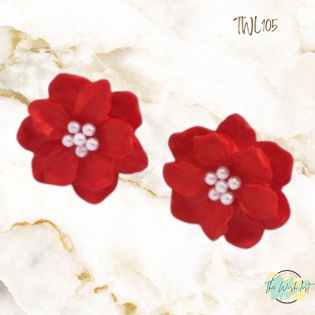 Faux Pearl Flower Design Stud earrings
