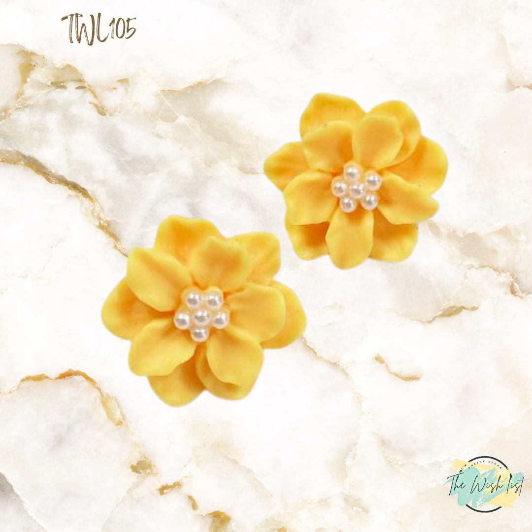 Faux Pearl Flower Design Stud earrings