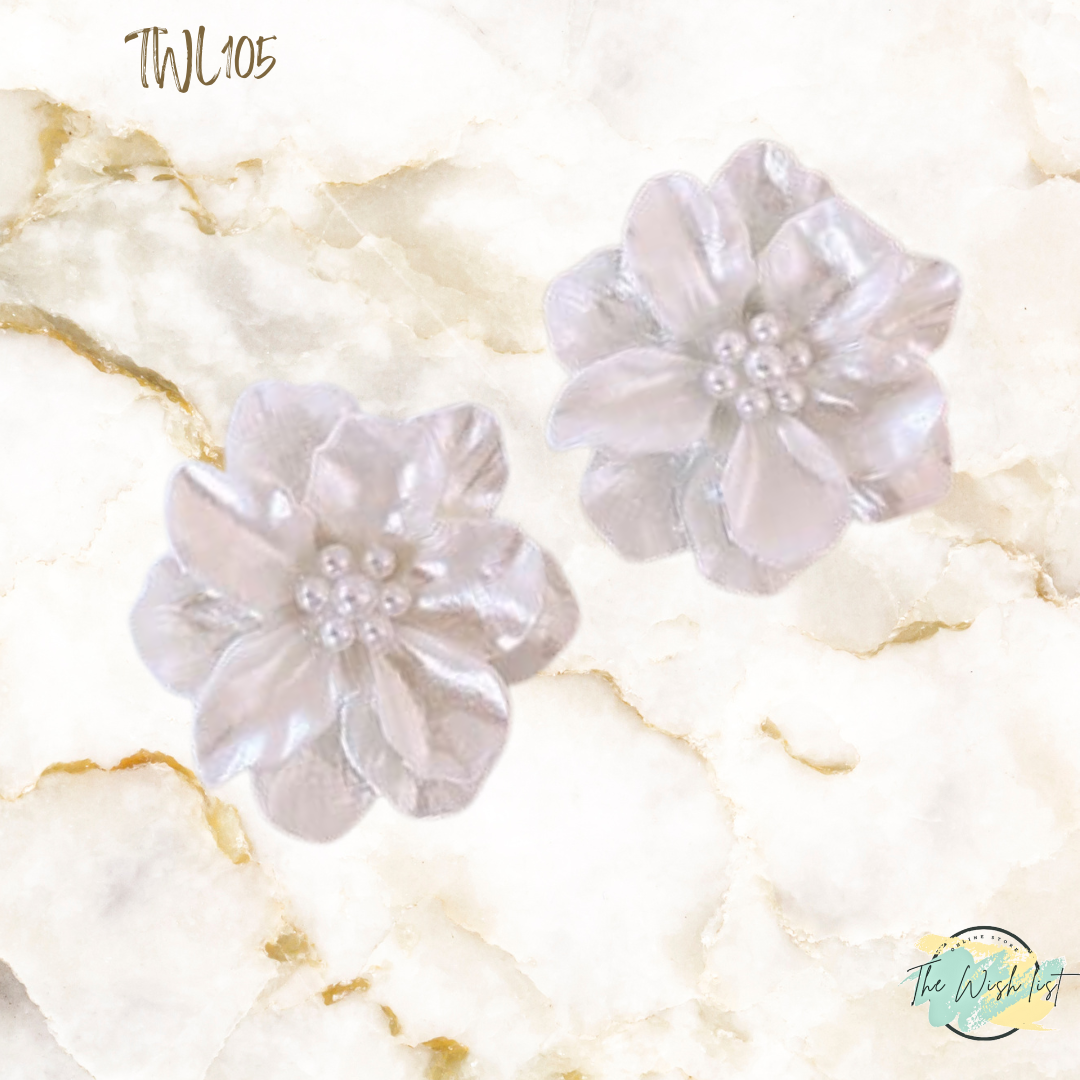 Faux Pearl Flower Design Stud earrings