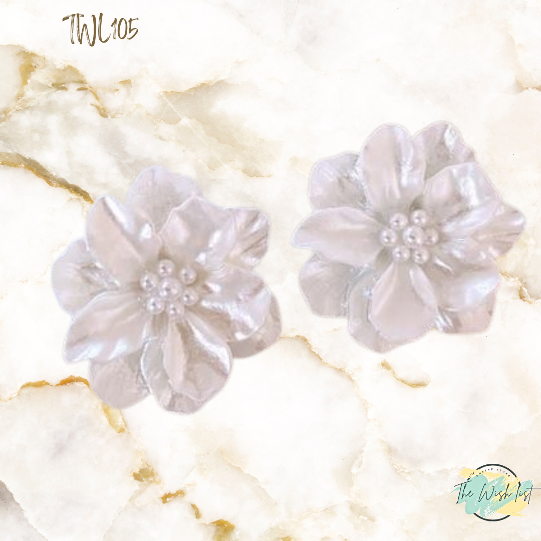 Faux Pearl Flower Design Stud earrings