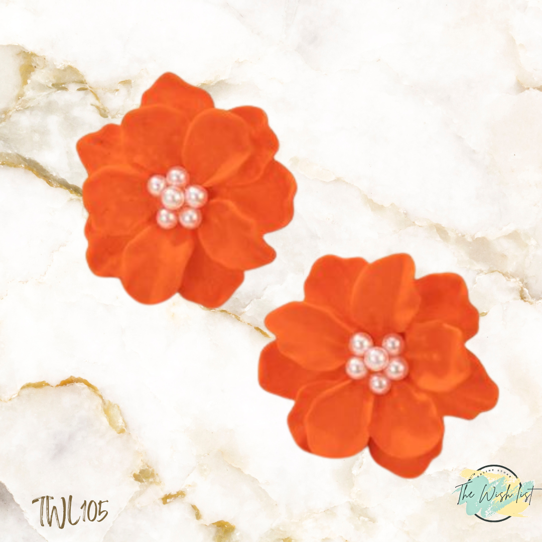 Faux Pearl Flower Design Stud earrings
