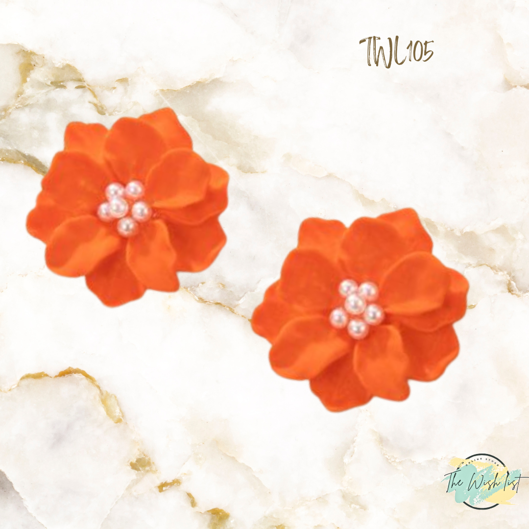 Faux Pearl Flower Design Stud earrings