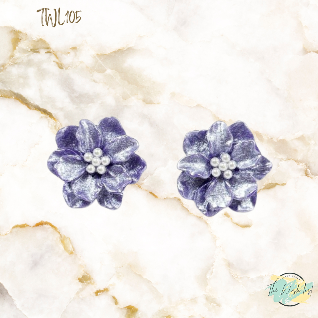 Faux Pearl Flower Design Stud earrings