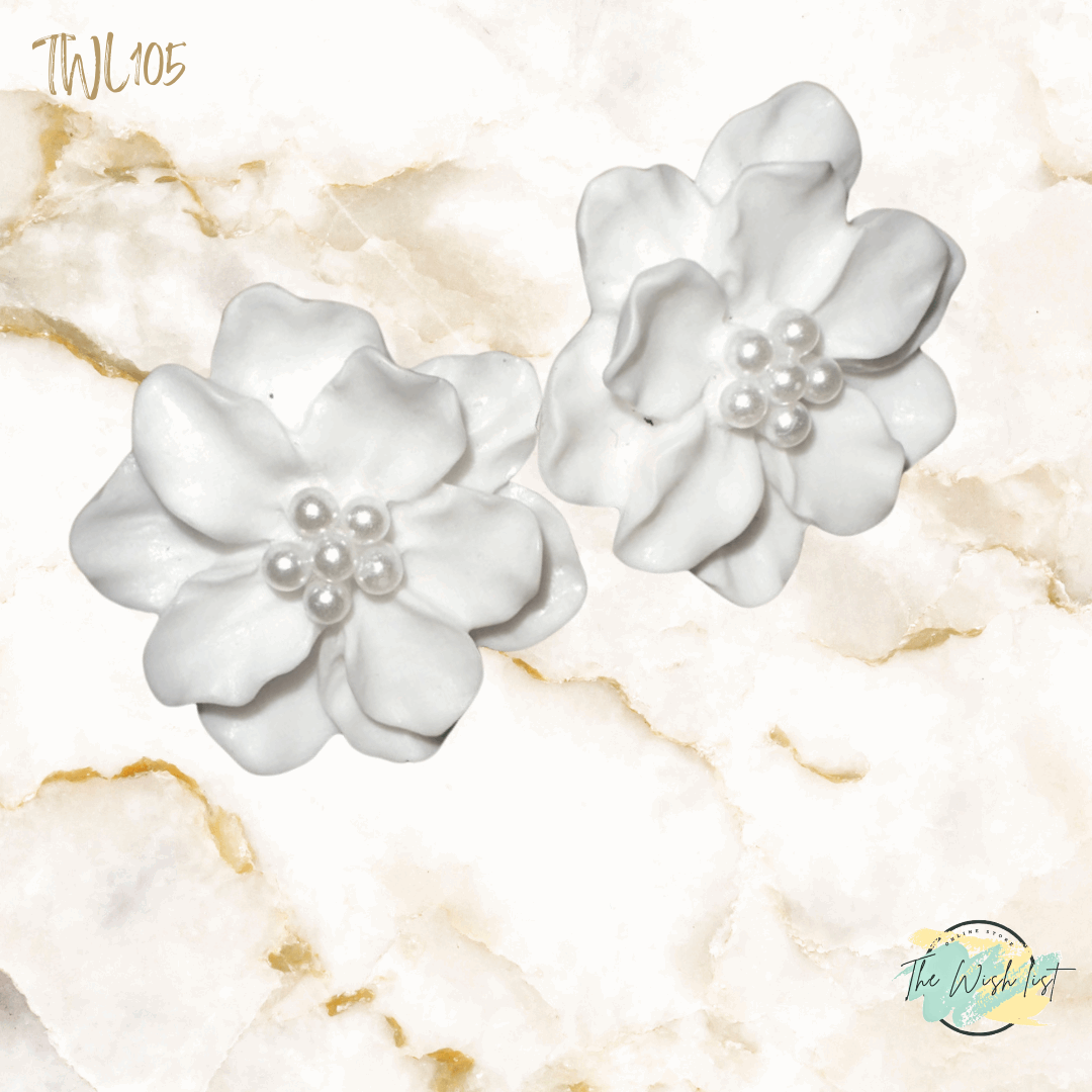 Faux Pearl Flower Design Stud earrings