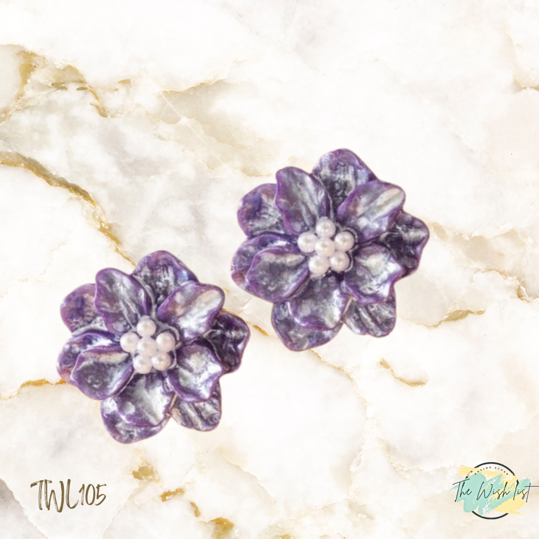 Faux Pearl Flower Design Stud earrings