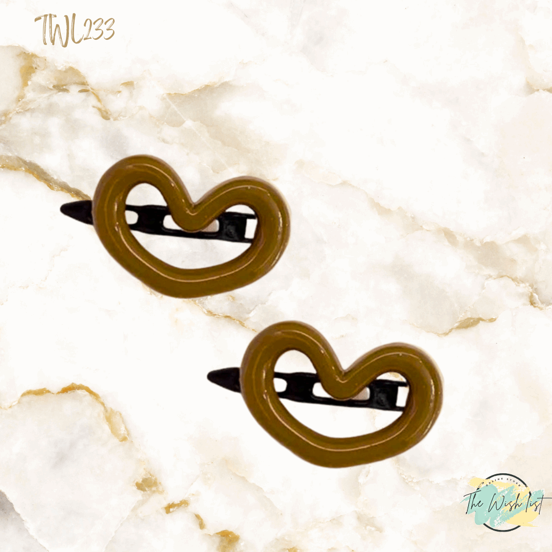 2Pce Plastic Heart shape hair clips for everyday use