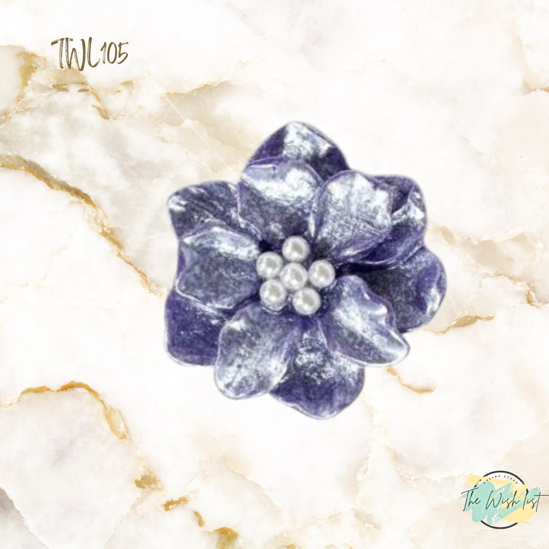 Faux Pearl Flower Design Stud earrings