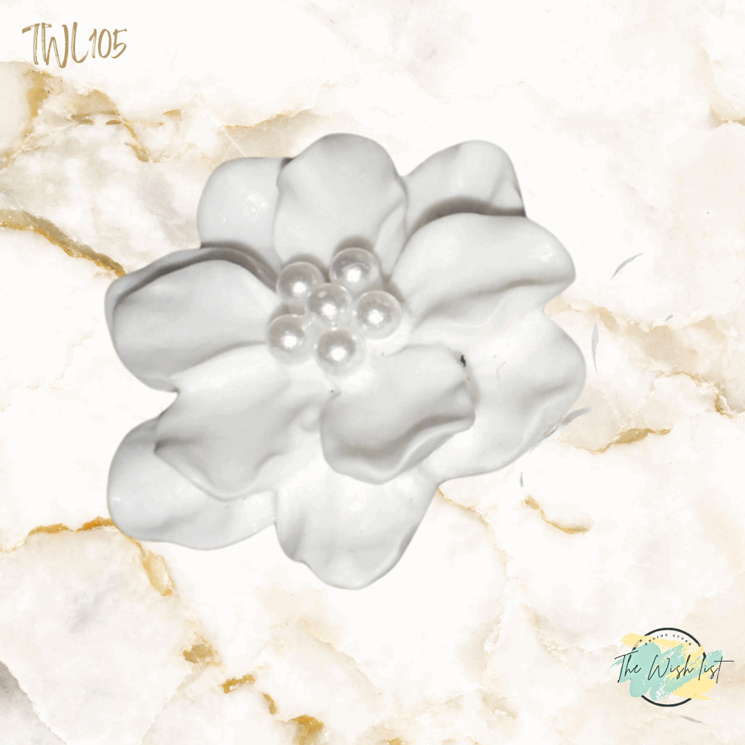 Faux Pearl Flower Design Stud earrings
