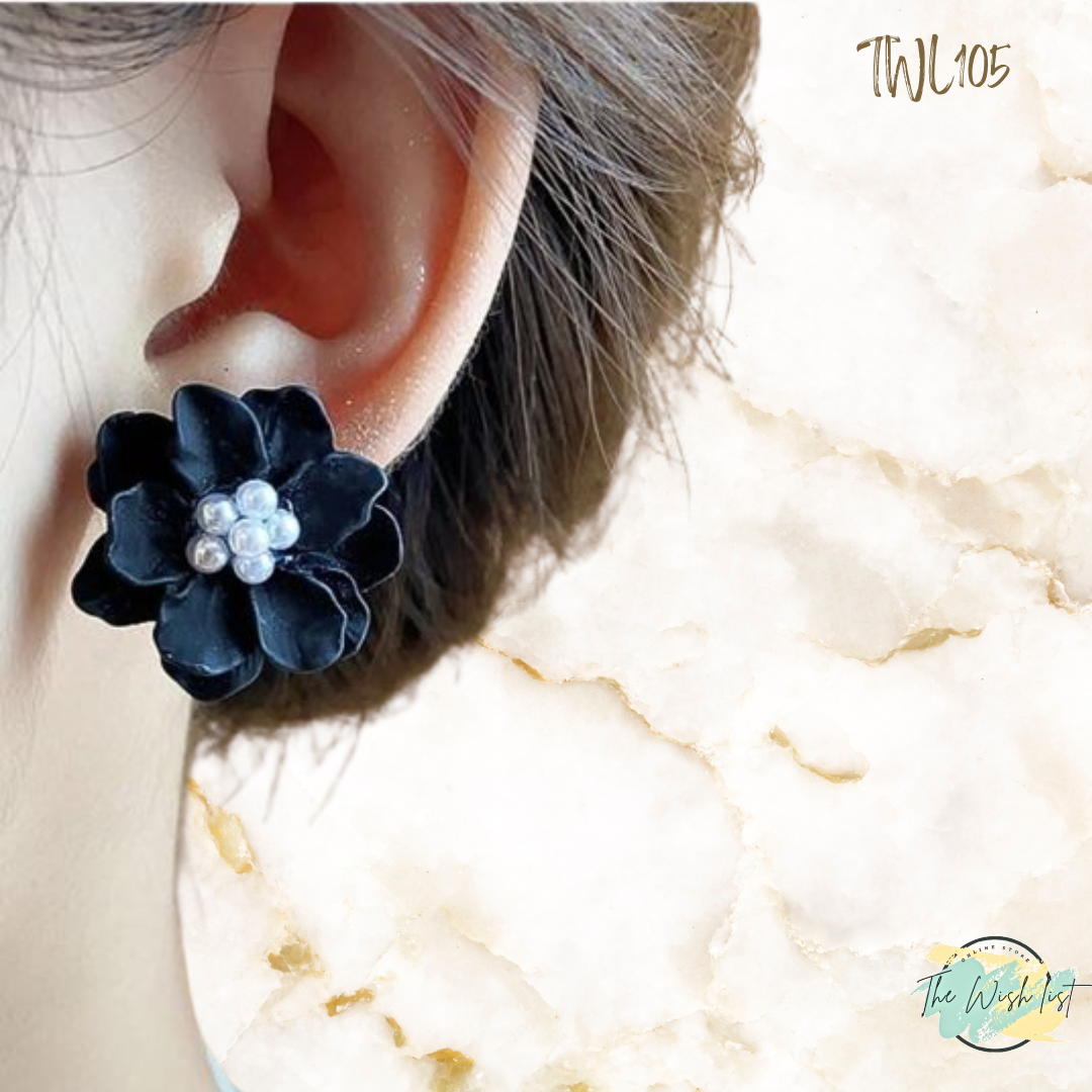Faux Pearl Flower Design Stud earrings