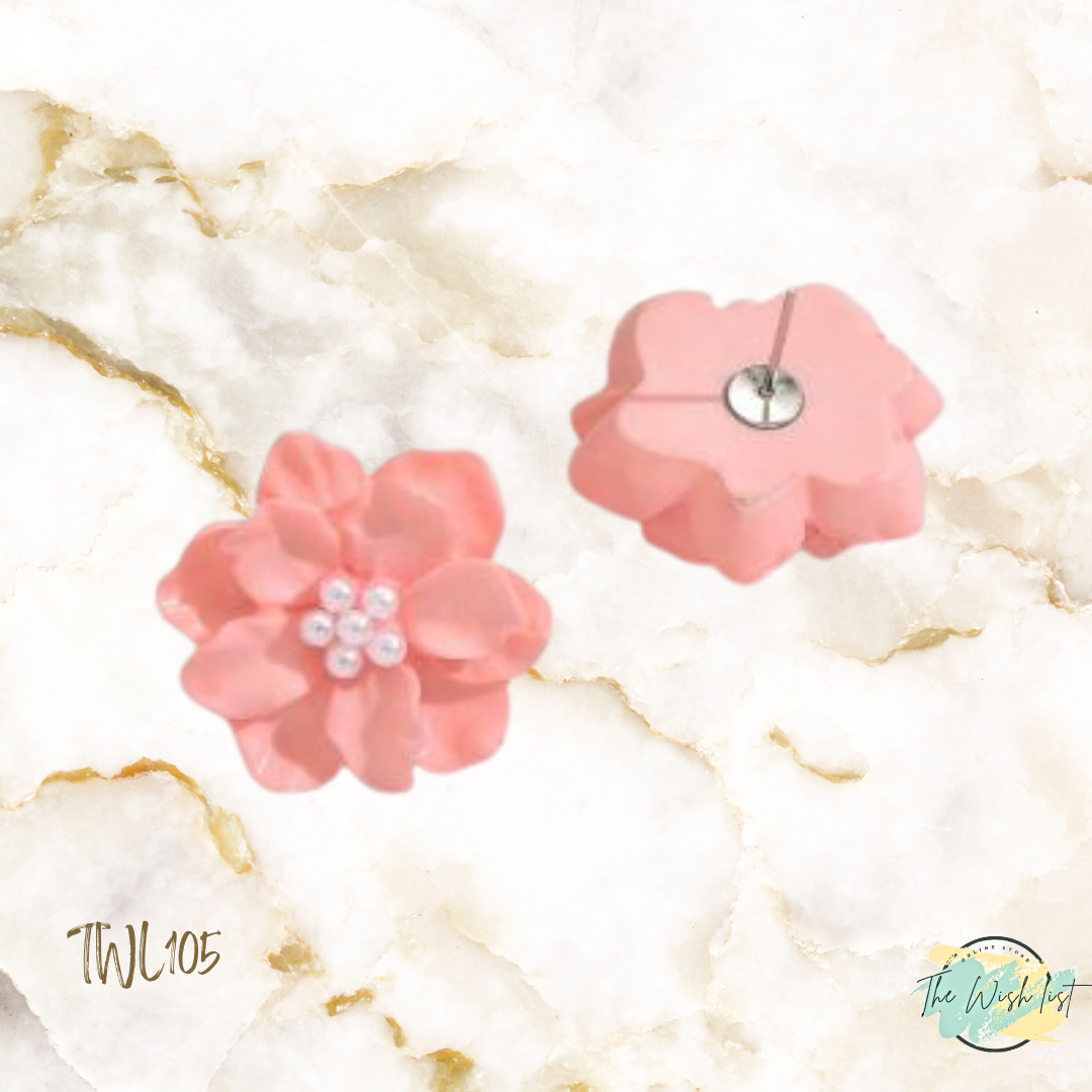 Faux Pearl Flower Design Stud earrings