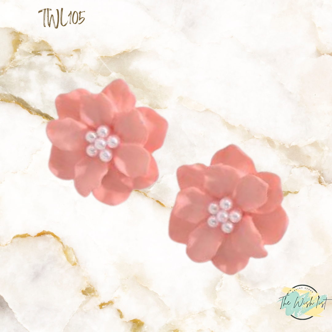 Faux Pearl Flower Design Stud earrings