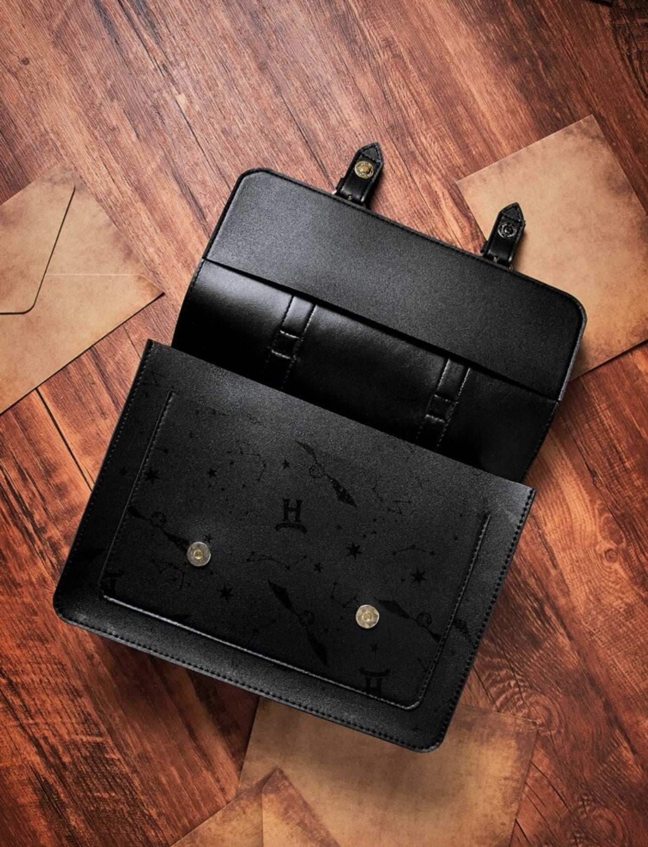 HARRY POTTER Harry Potter Hogwarts Graphic Buckle Decor Flap Square Bag