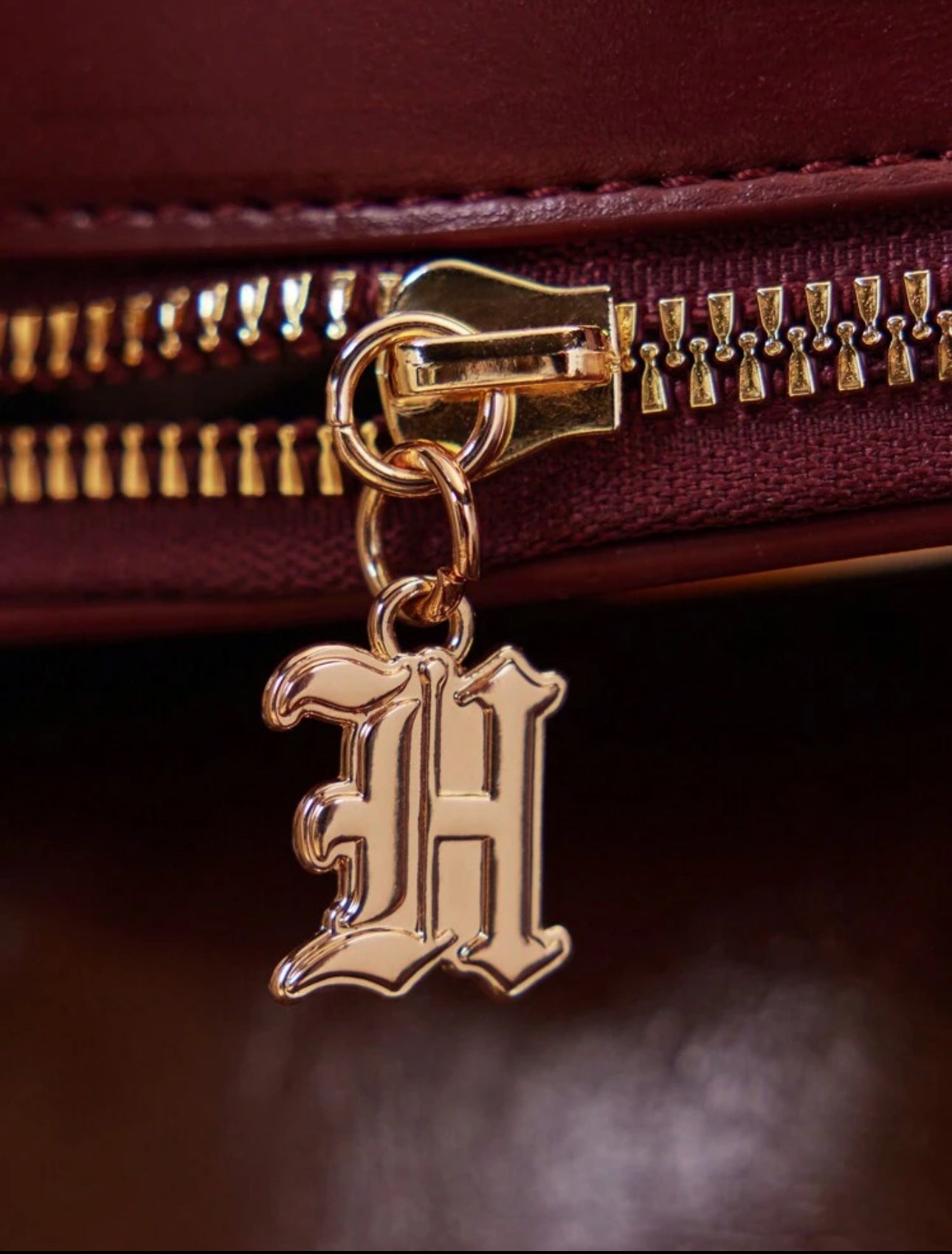 HARRY POTTER Hogwarts Express Platform9 3/4 Alphanumeric Printed Round Crossbody Bag For Women, Fashionable Burgundy Bag